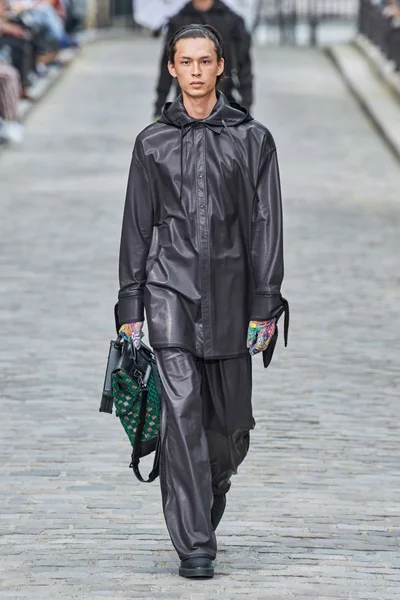 Look 50
